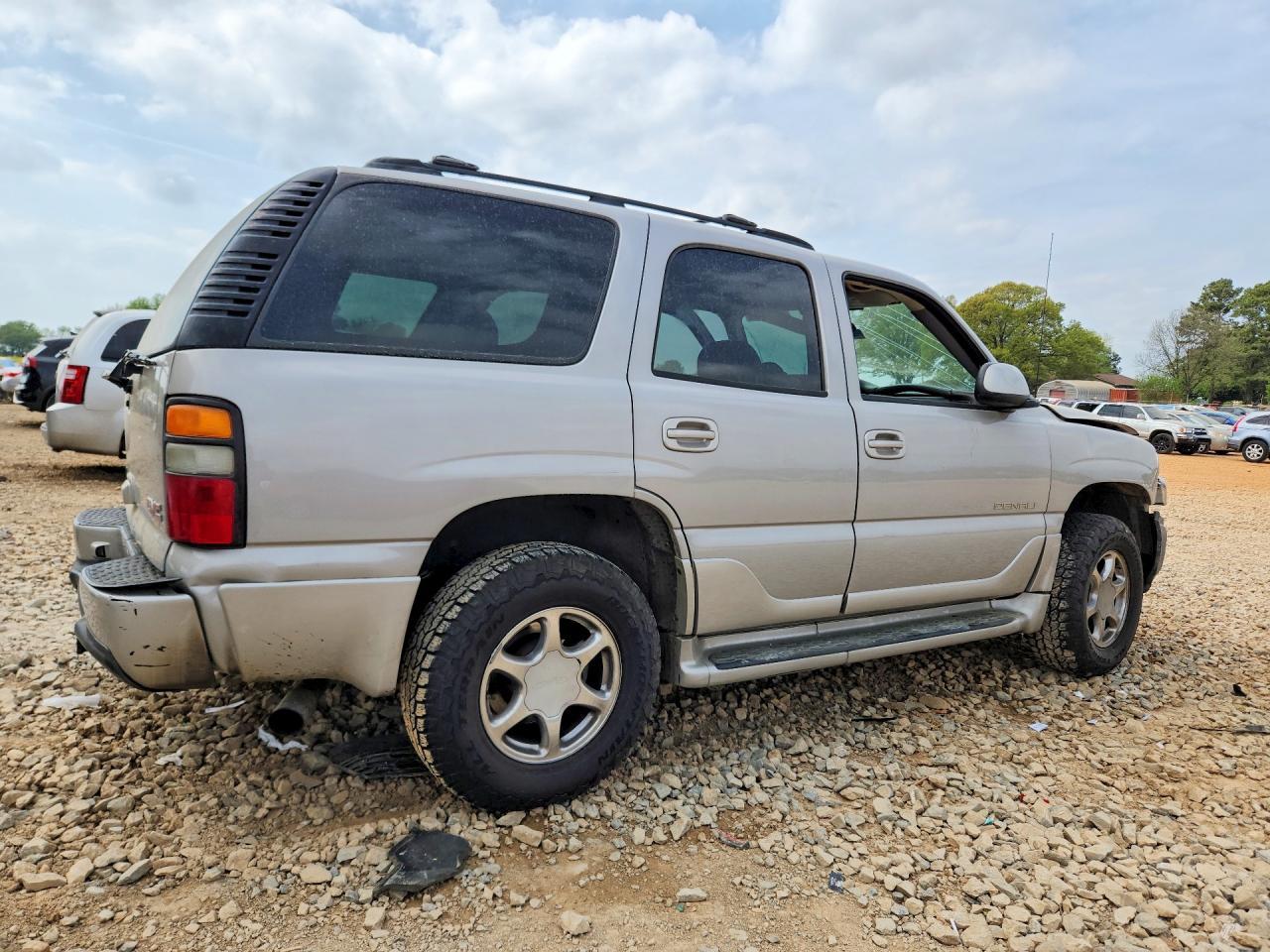 2005 GMC Yukon Denali - Фото 3