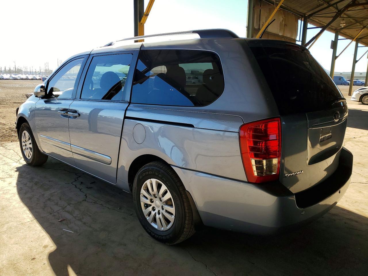 2014 Kia Sedona Lx - Фото 2