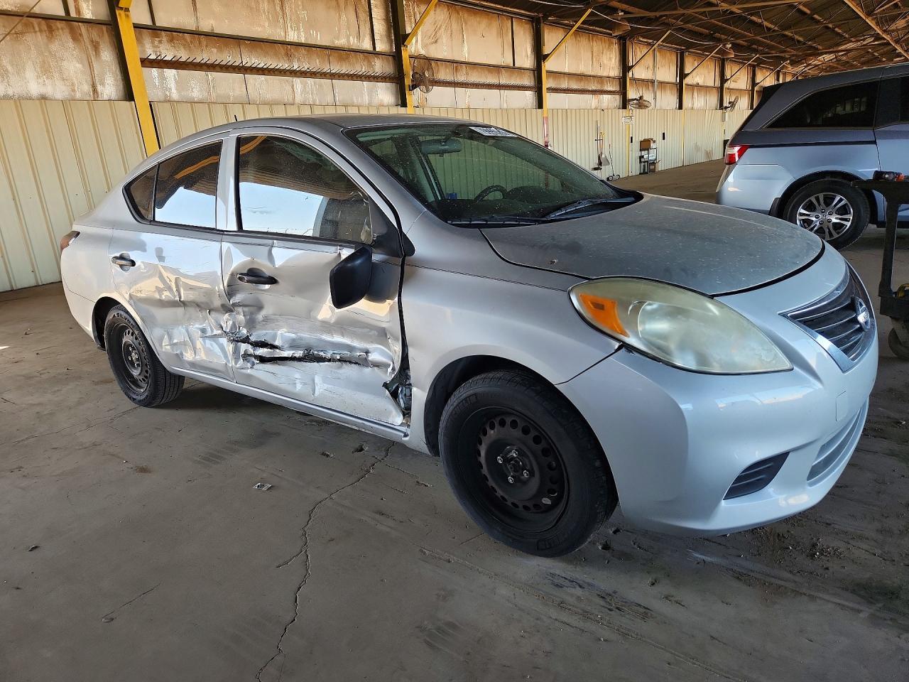 2013 Nissan Versa - Фото 4