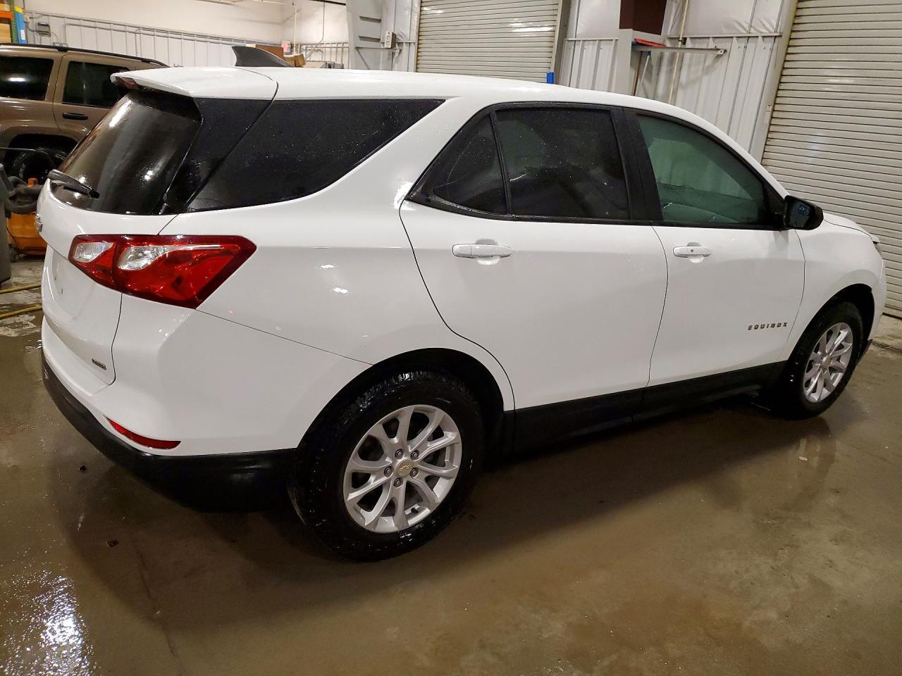 2020 Chevrolet Equinox Ls - Фото 3
