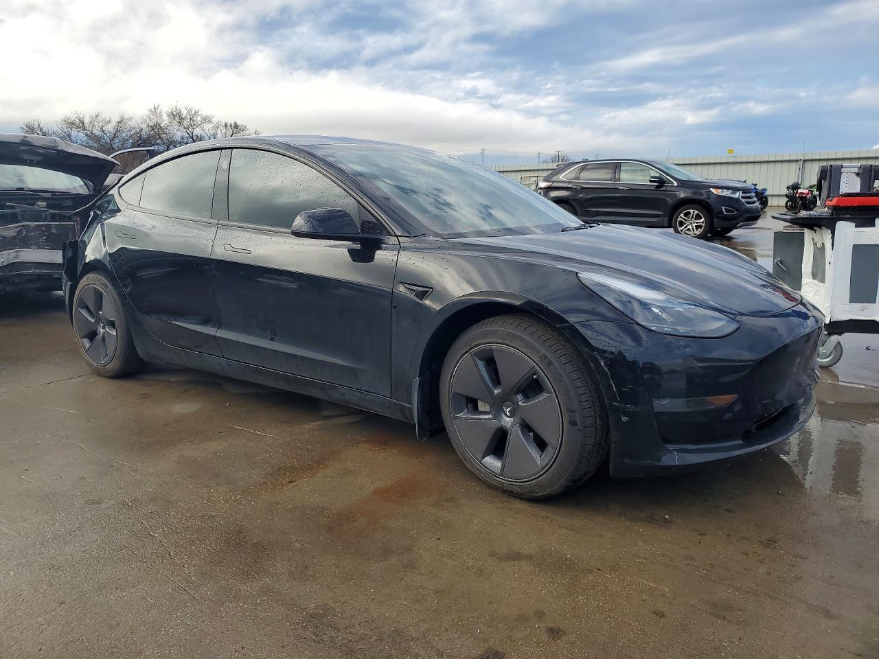 2023 Tesla Model 3 - Фото 4