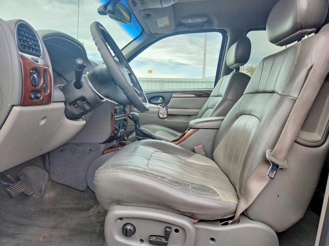 2004 GMC Envoy - Фото 7