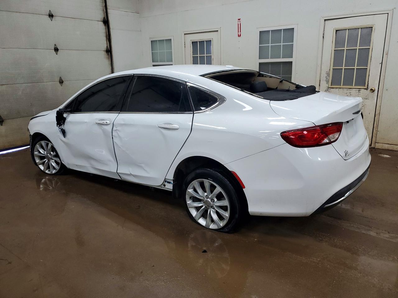 2015 Chrysler 200 C - Фото 2