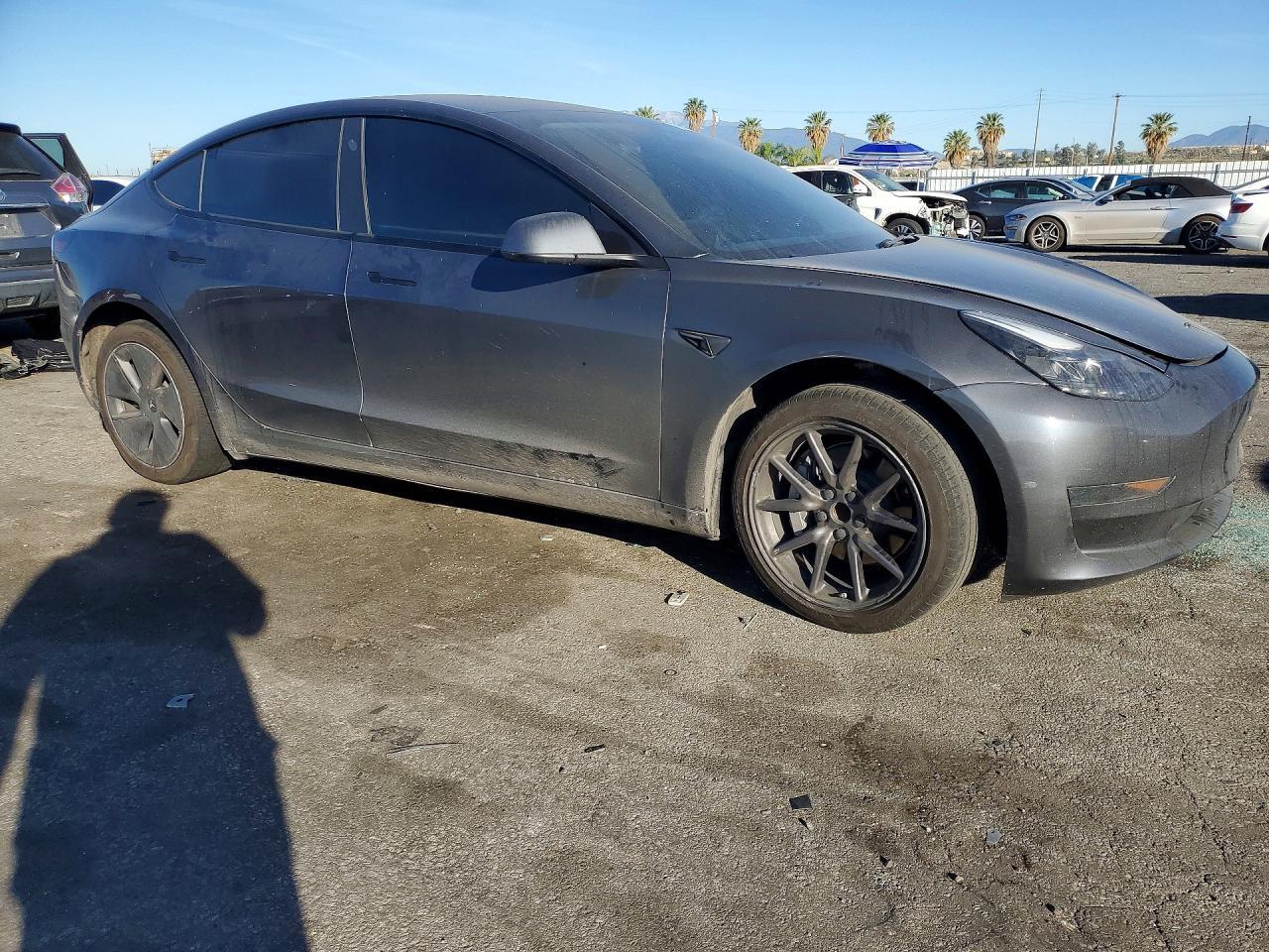 2023 Tesla Model 3 - Фото 4