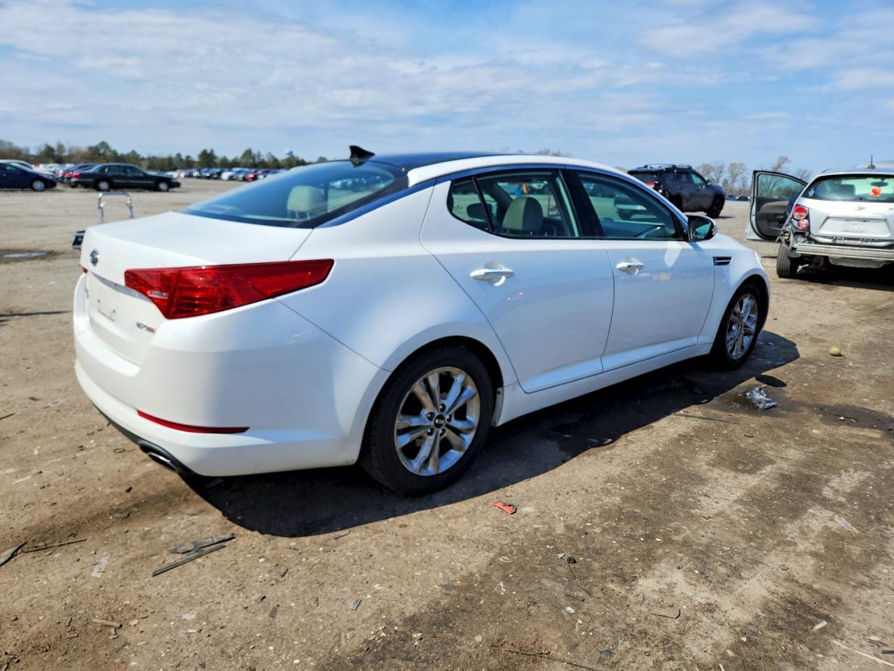 2011 Kia Optima Ex - Image 3