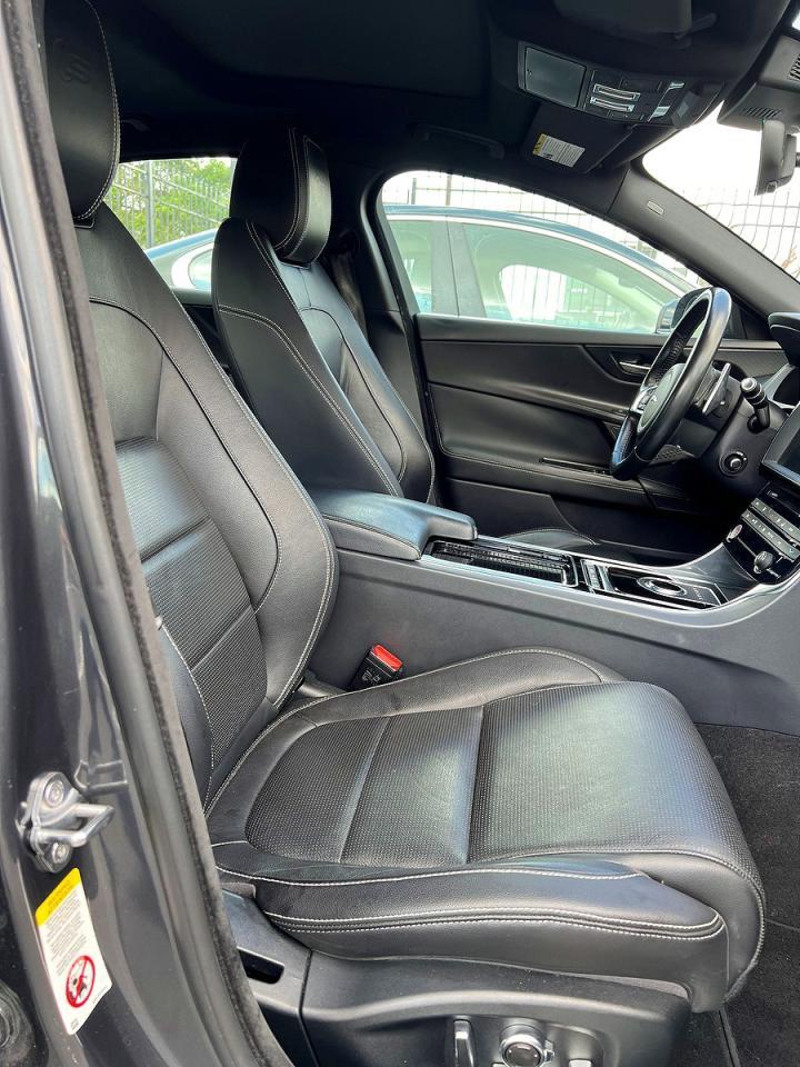 2019 Jaguar Xe S - Image 5