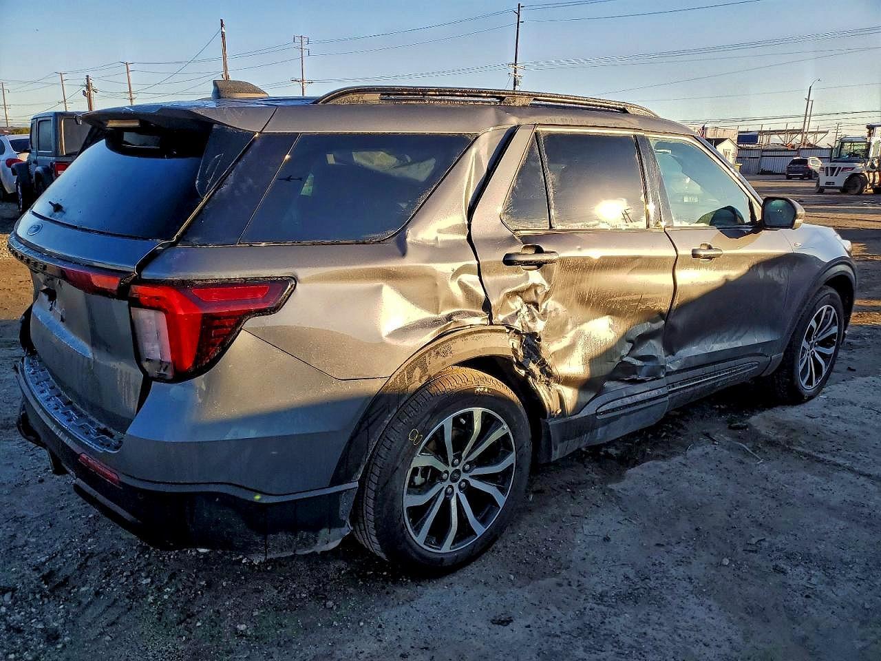 2025 Ford Explorer St-Line - Image 3