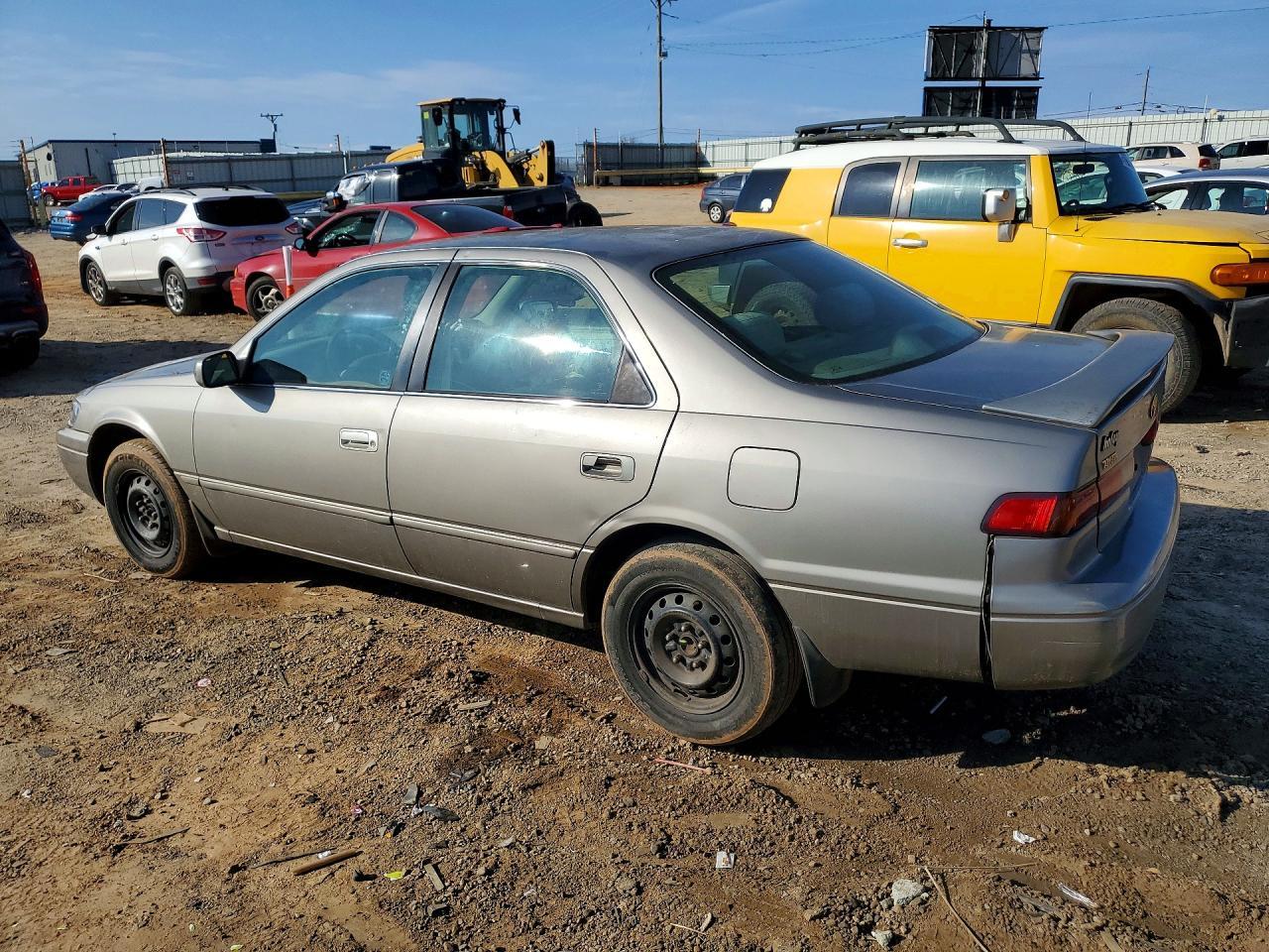 1999 Toyota Camry Le - Image 2