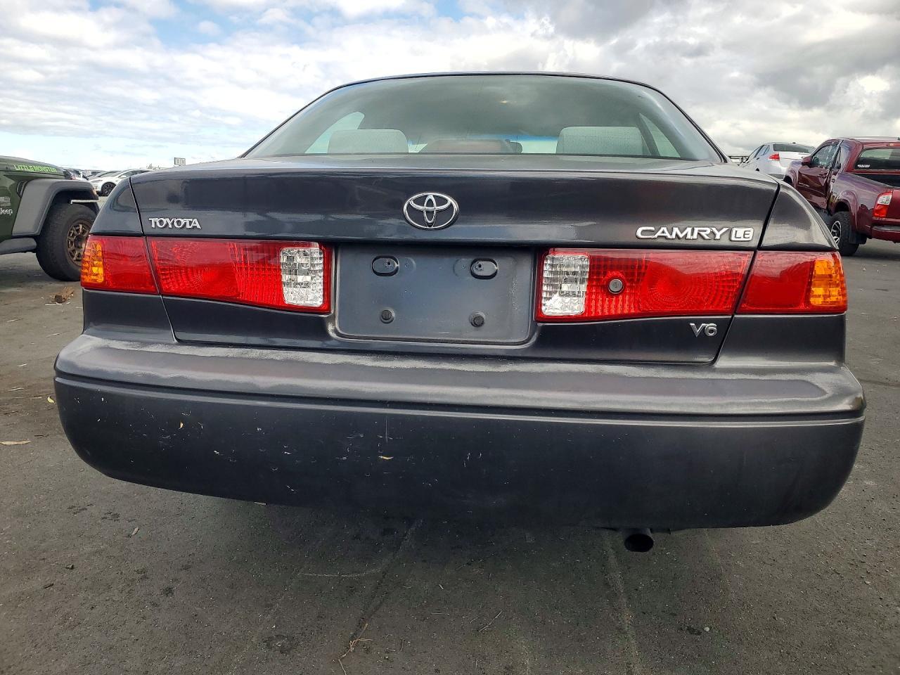 2001 Toyota Camry Le V6 - Image 6