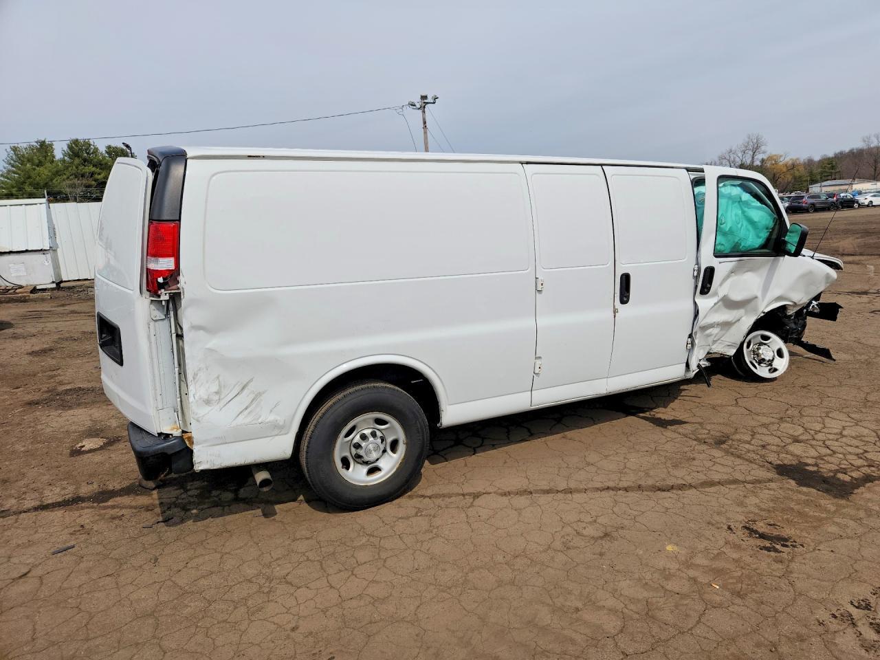 2019 Chevrolet Express G2500 - Фото 3