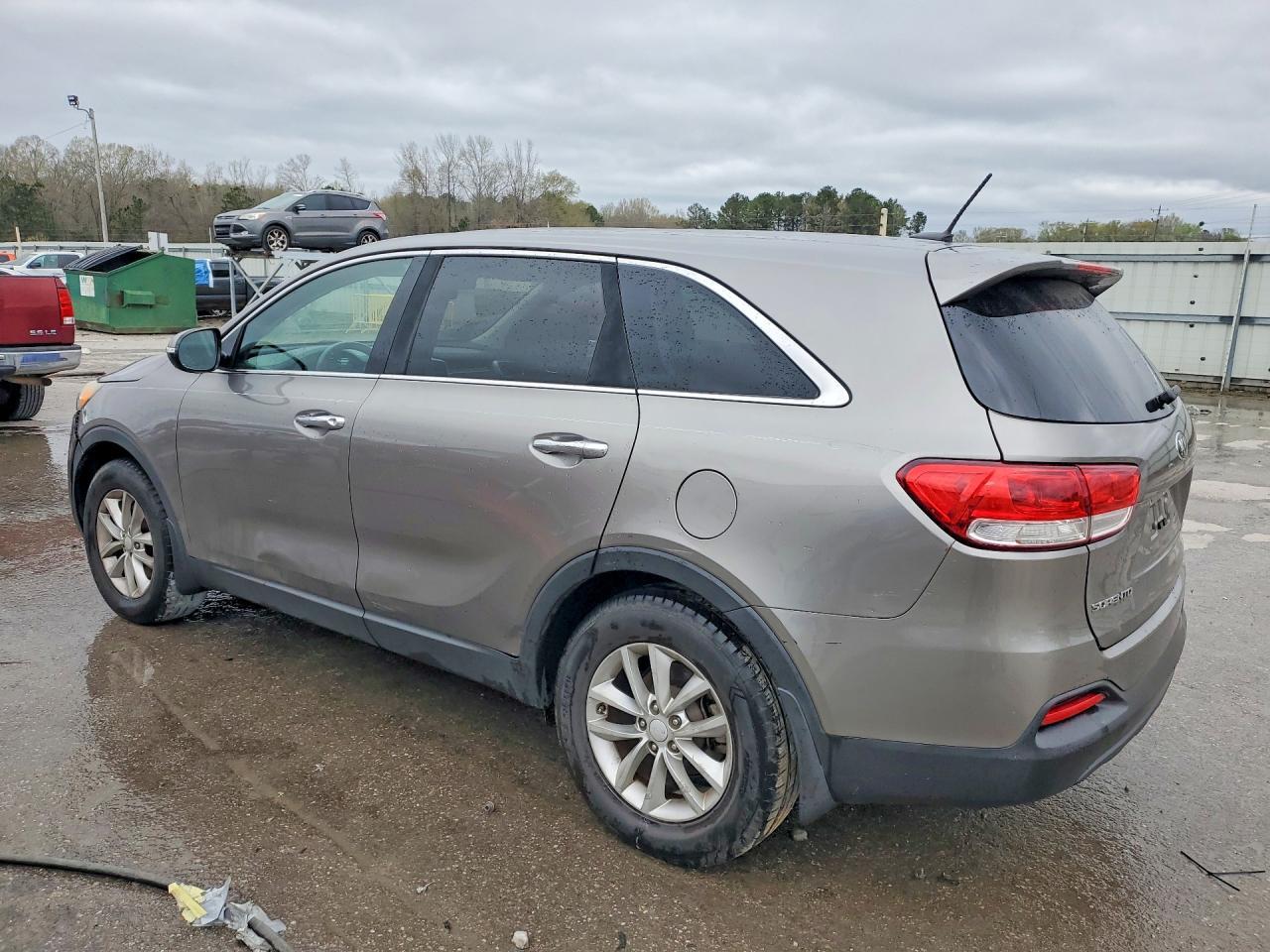 2017 Kia Sorento L - Image 2