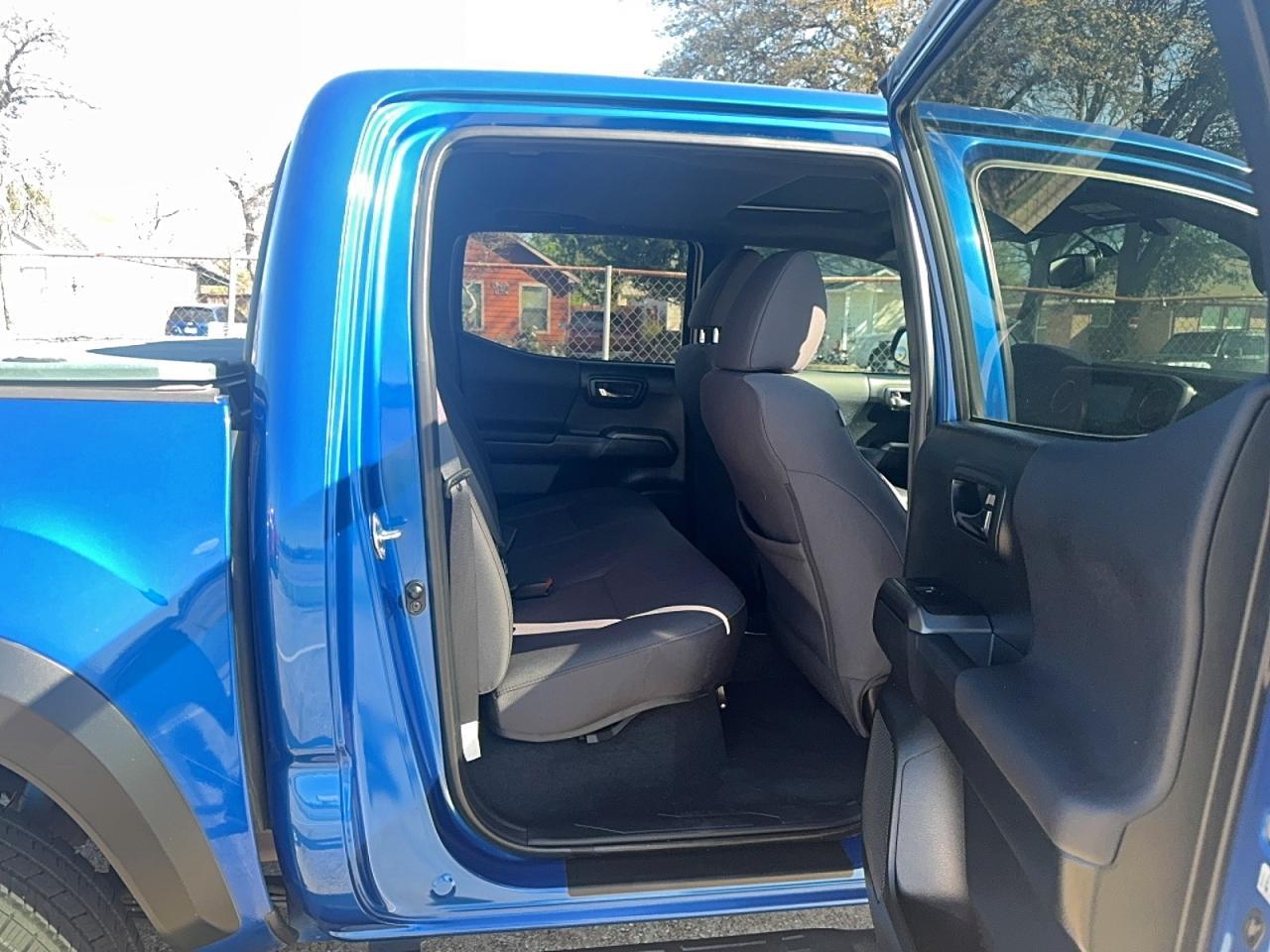 2017 Toyota Tacoma Trd Off-Road - Image 6