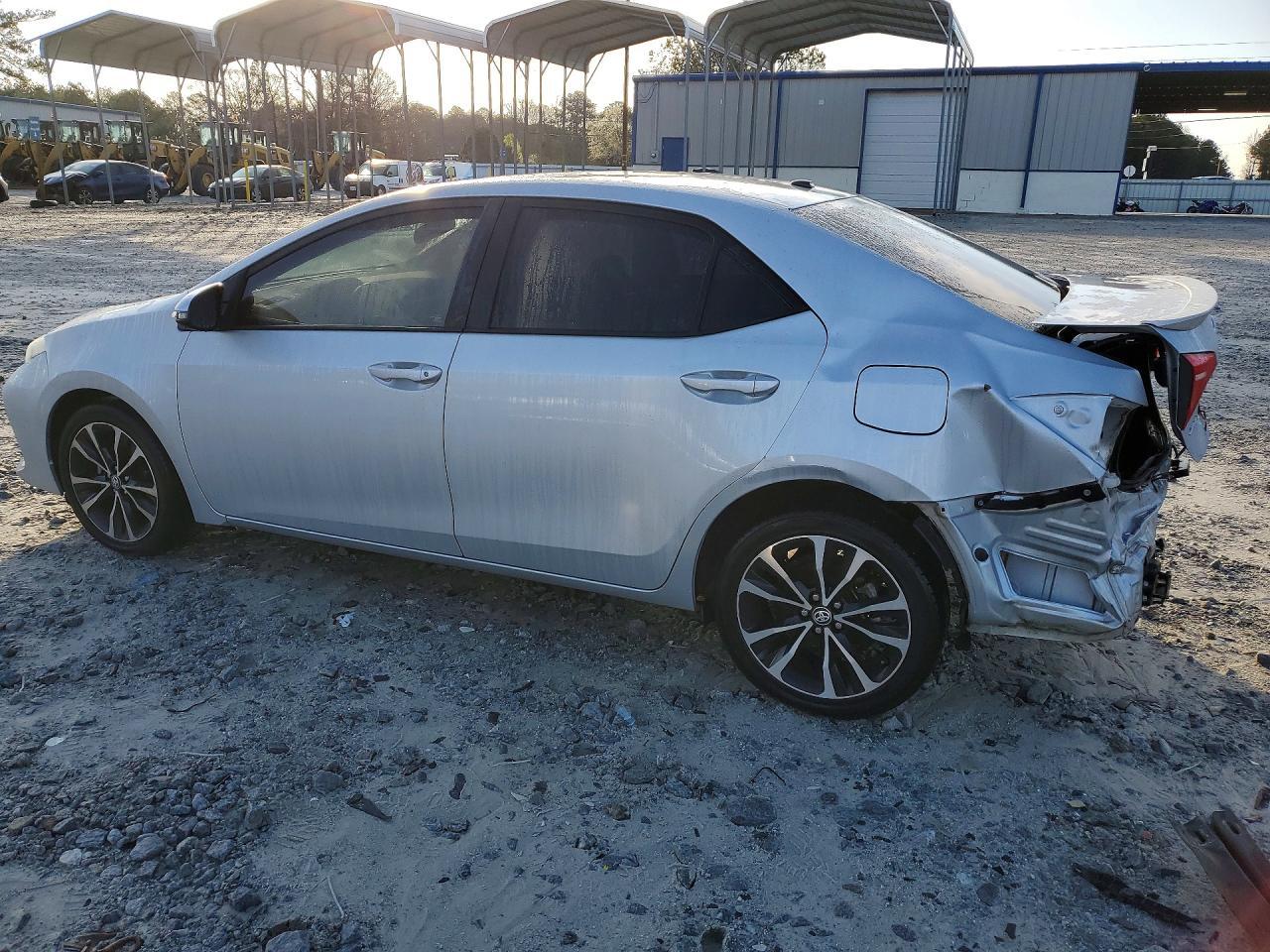 2017 Toyota Corolla Se - Фото 2