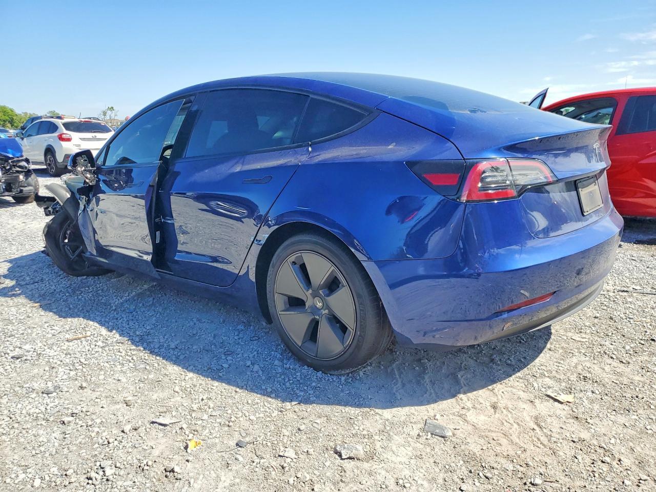 2023 Tesla Model 3 - Фото 2