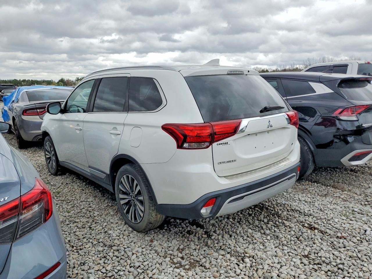 2020 Mitsubishi Outlander Se - Image 2
