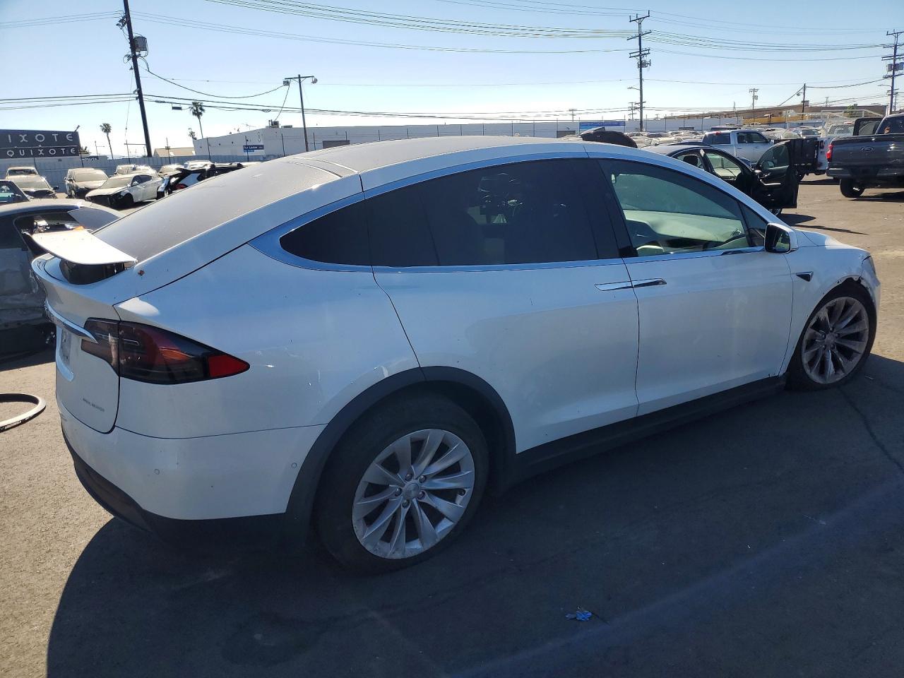 2020 Tesla Model X - Фото 3