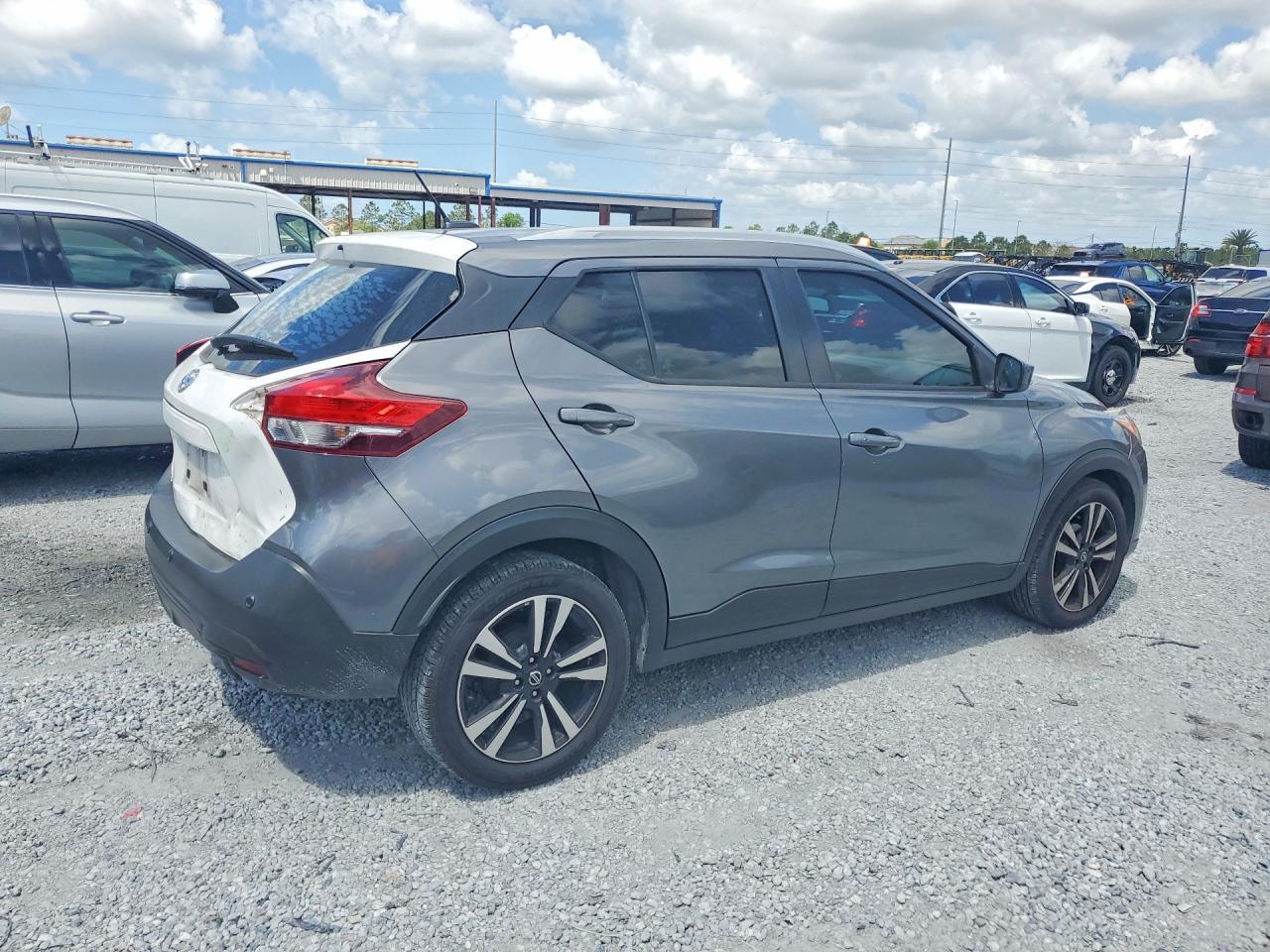 2020 Nissan Kicks Sv - Image 3