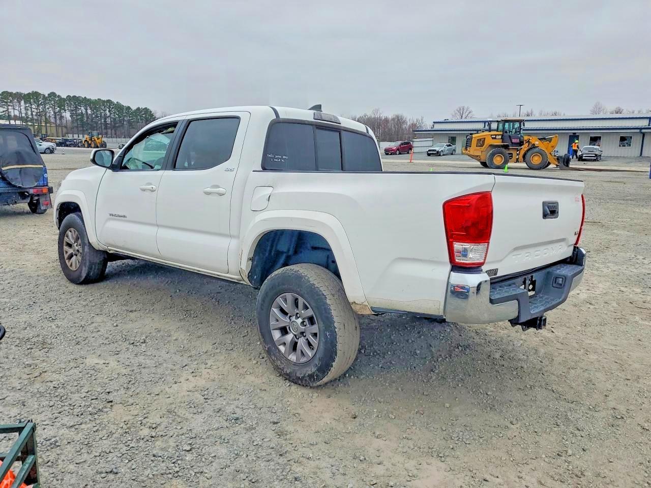 2017 Toyota Tacoma Sr5 - Image 2