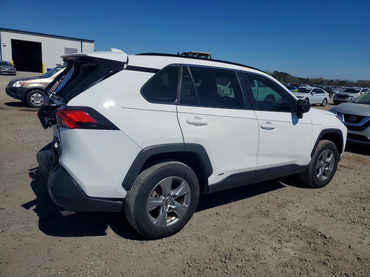 2024 Toyota Rav4 Hybrid Le - Image 3