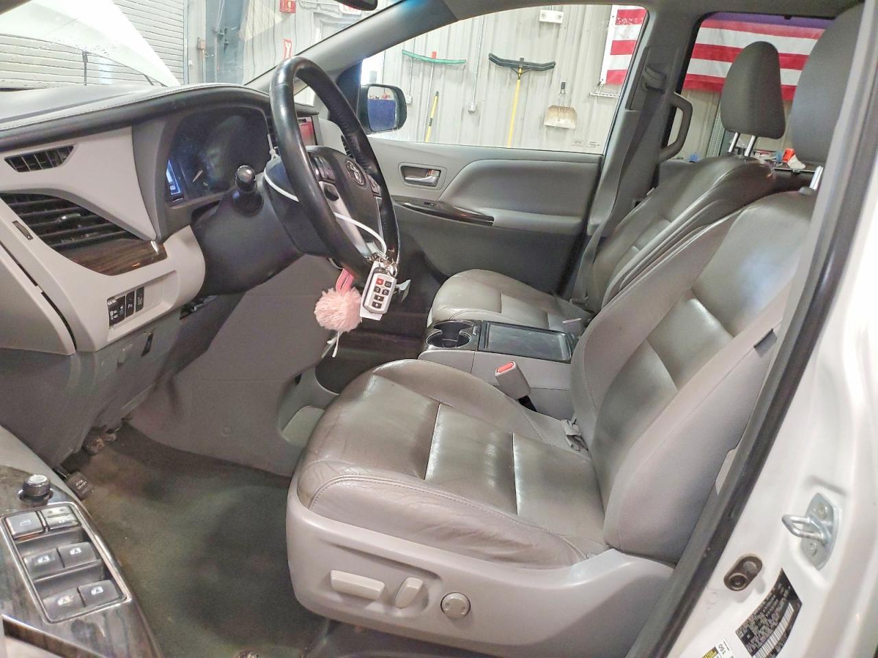 2015 Toyota Sienna Xle 7-Passenger - Image 7