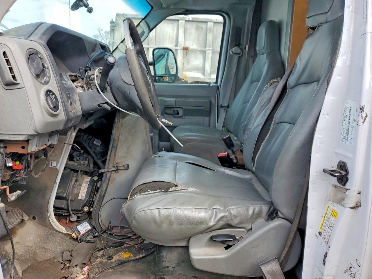 2019 Ford E450 Delivery Truck - Image 7