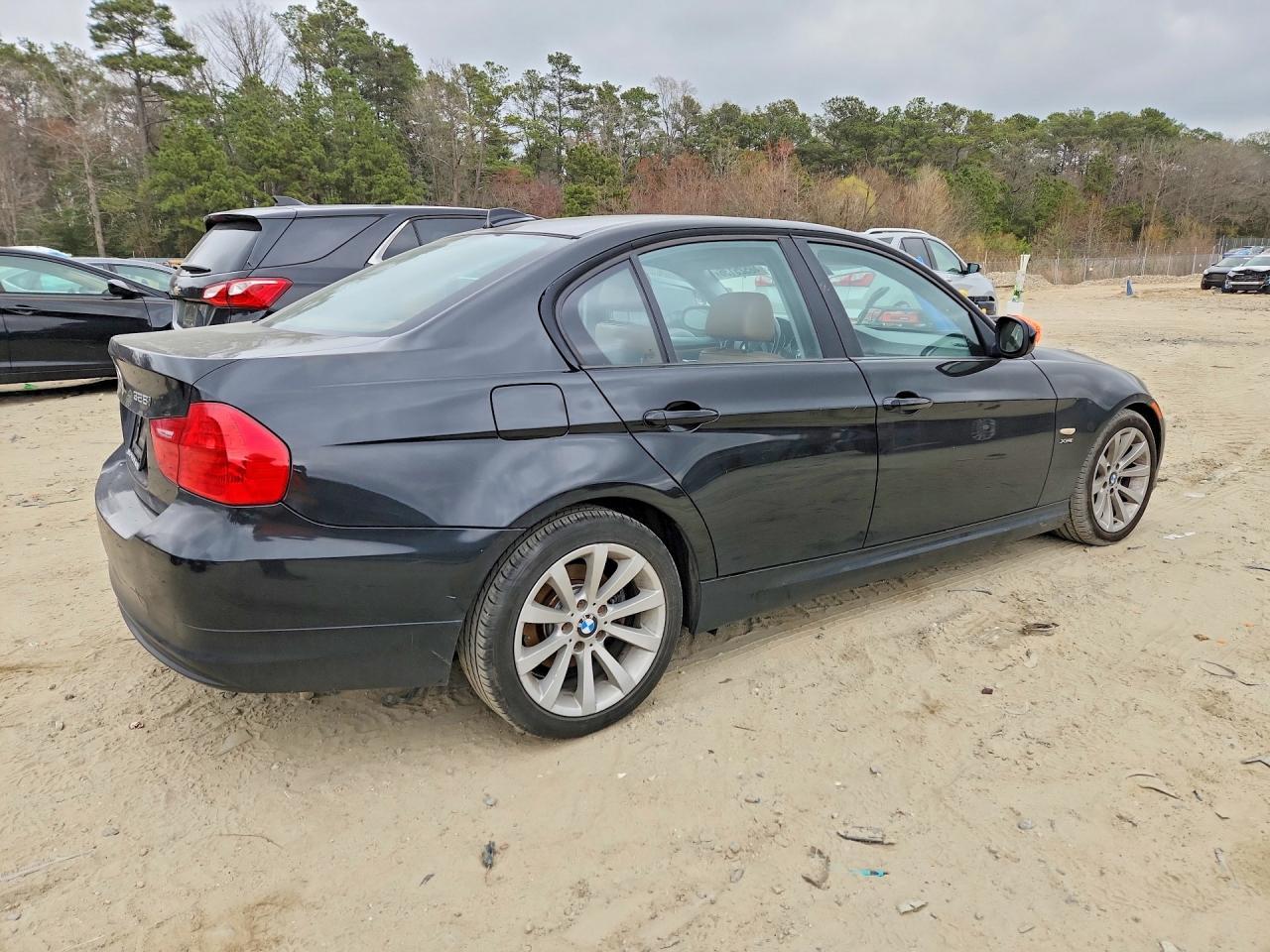 2011 BMW 328 Xi Sulev - Image 3