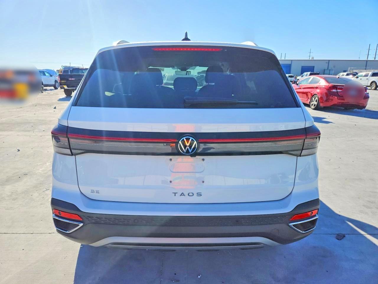 2025 Volkswagen Taos Se - Фото 6