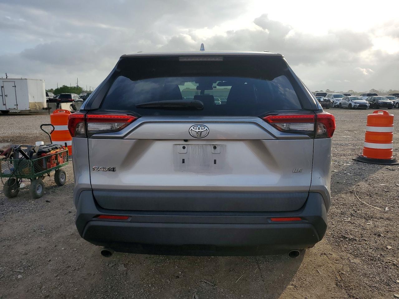 2020 Toyota Rav4 Le - Фото 6