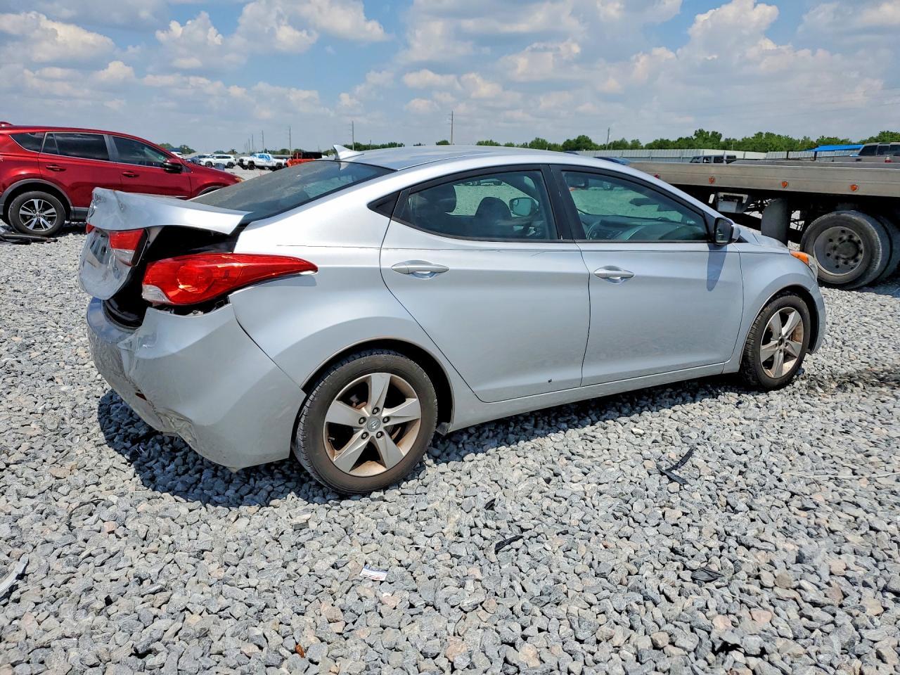 2013 Hyundai Elantra - Фото 3