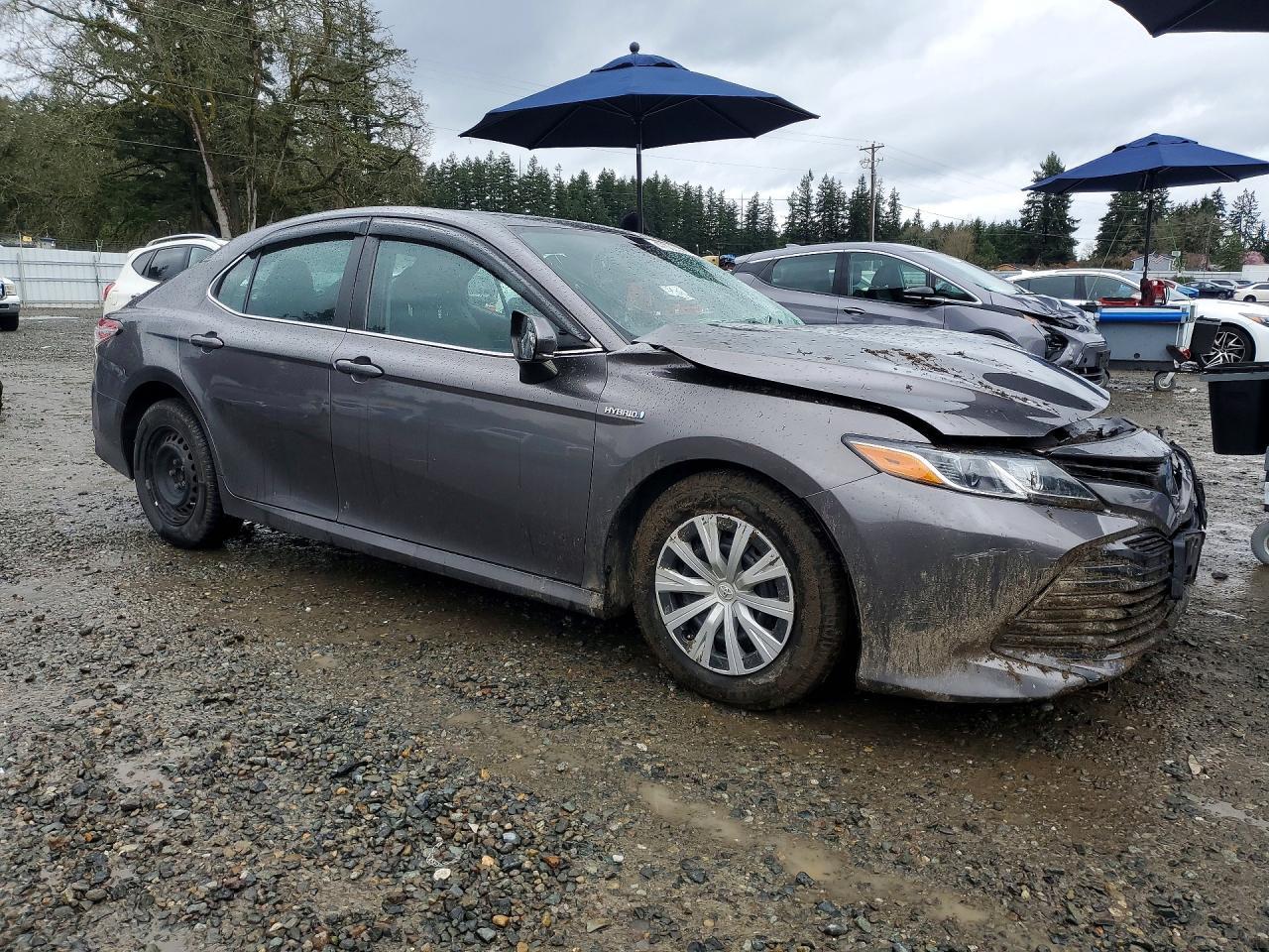 2020 Toyota Camry Hybrid Le - Image 4