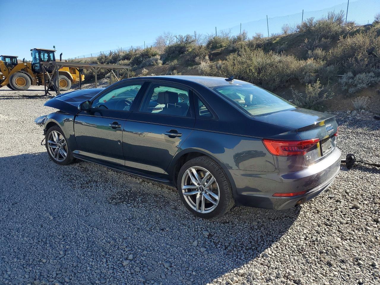 2017 Audi A4 Premium - Фото 2