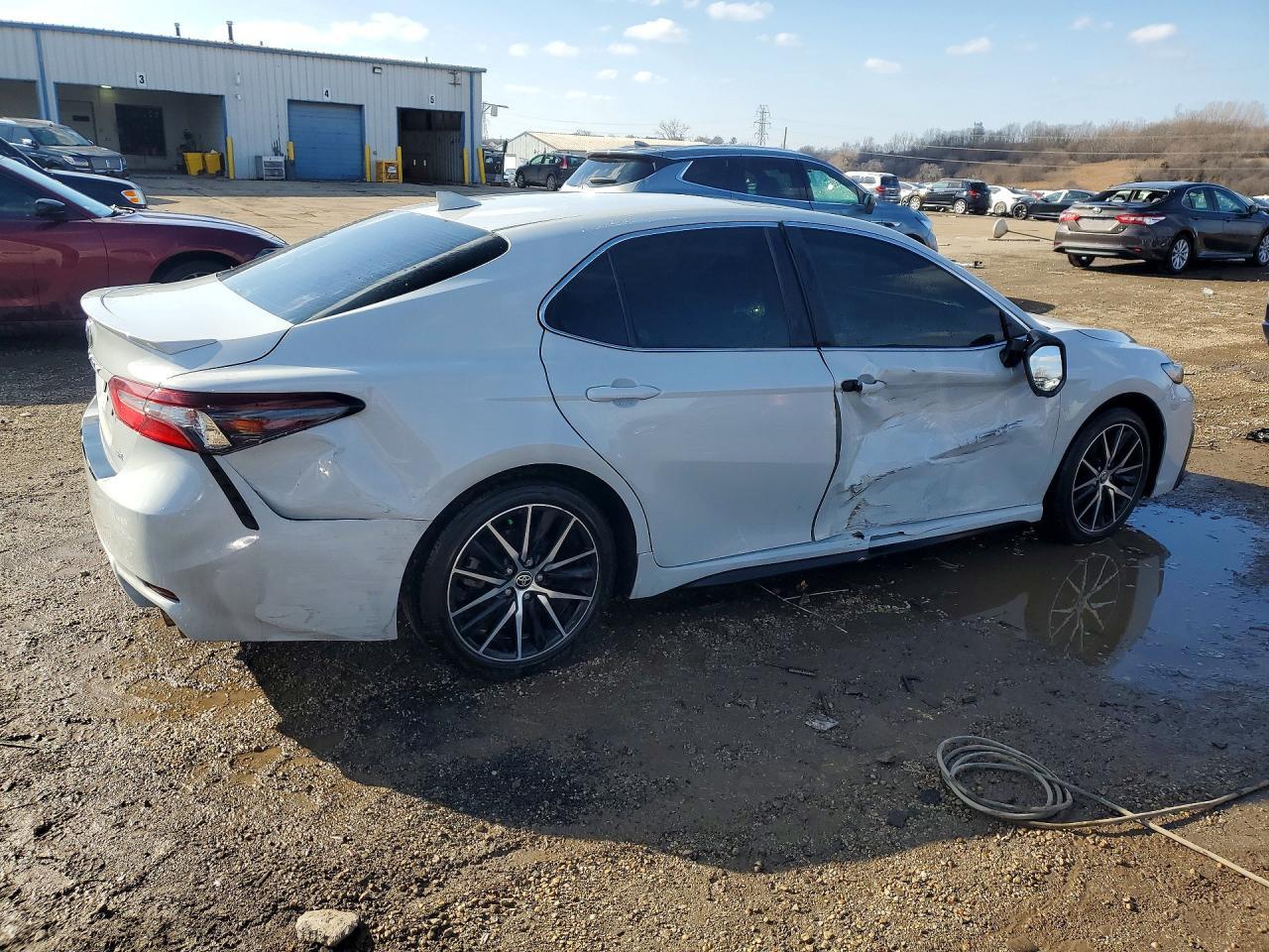 2024 Toyota Camry Se - Фото 3