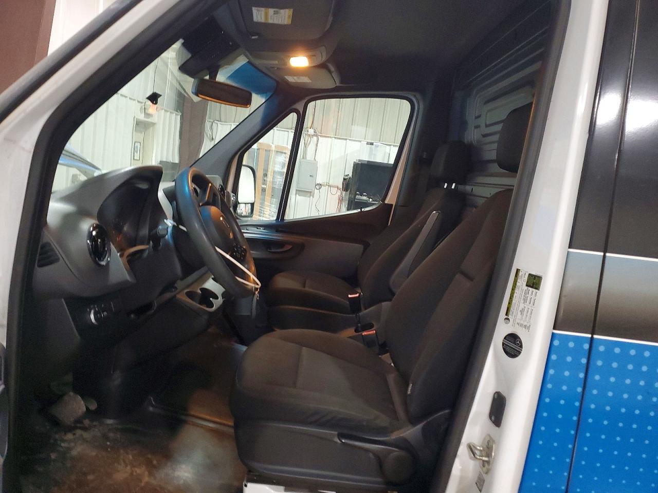 2021 Mercedes Benz Sprinter 1500 Delivery Van - Image 7