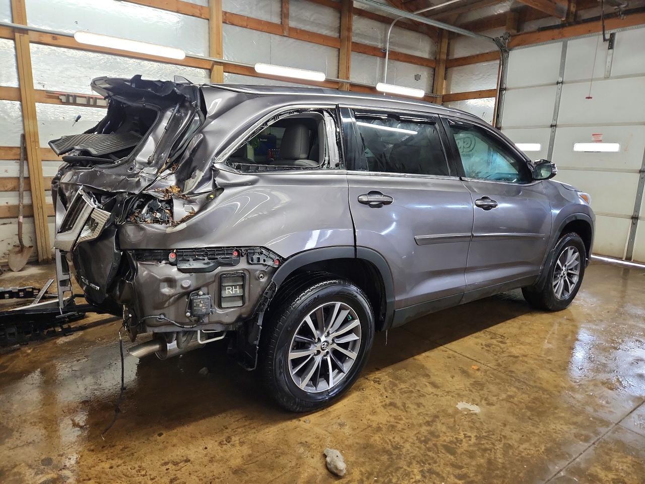 2019 Toyota Highlander Xle - Фото 3