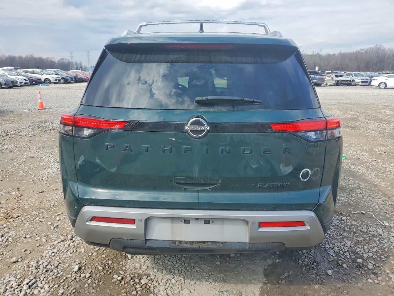 2023 Nissan Pathfinder Platinum - Image 6