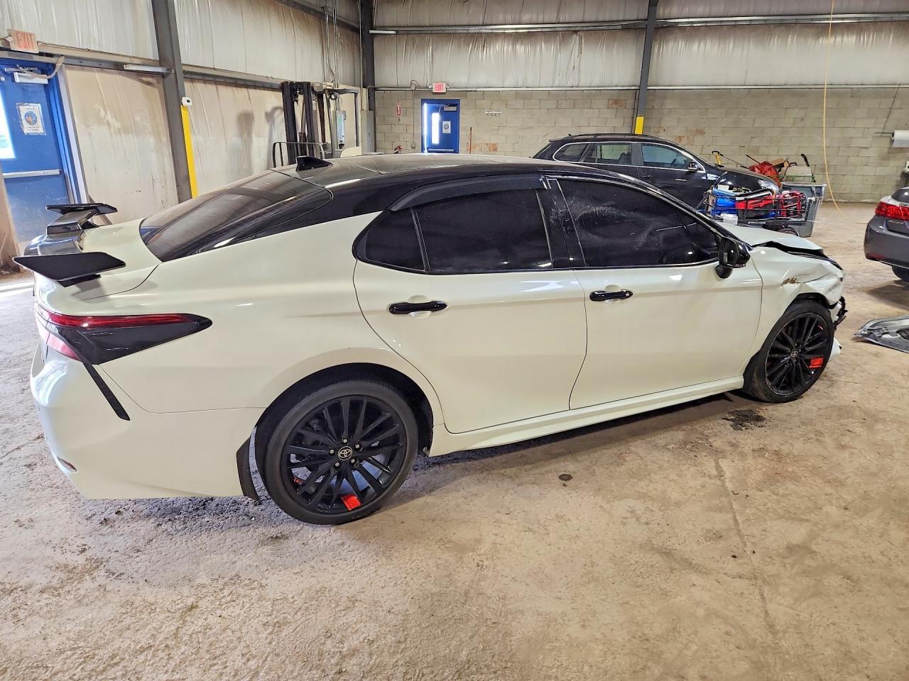 2023 Toyota Camry Xse V6 - Image 3