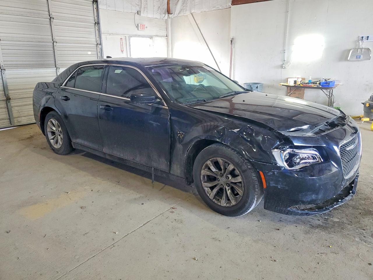 2015 Chrysler 300 Limited - Фото 4