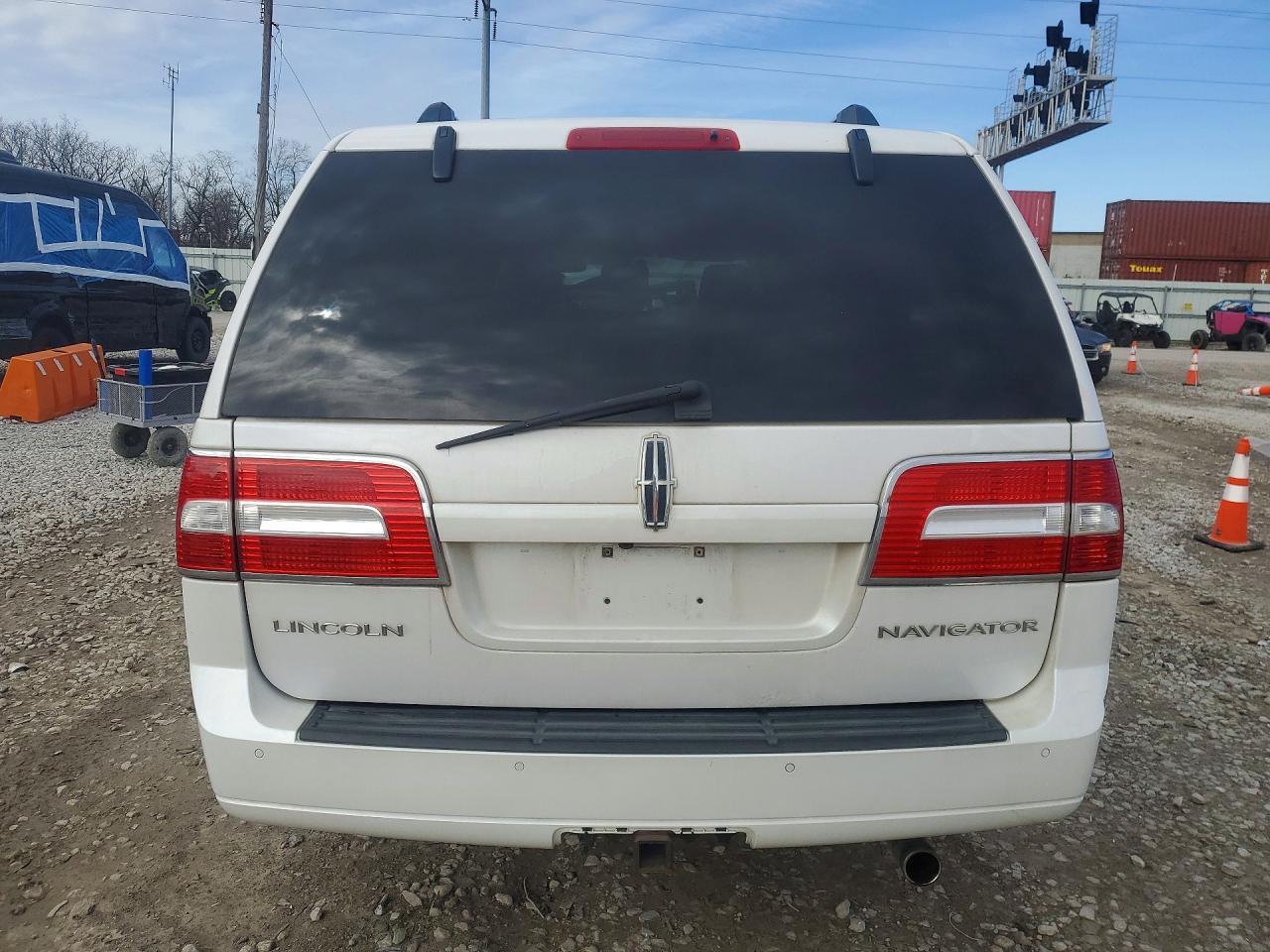 2010 Lincoln Navigator L - Image 6
