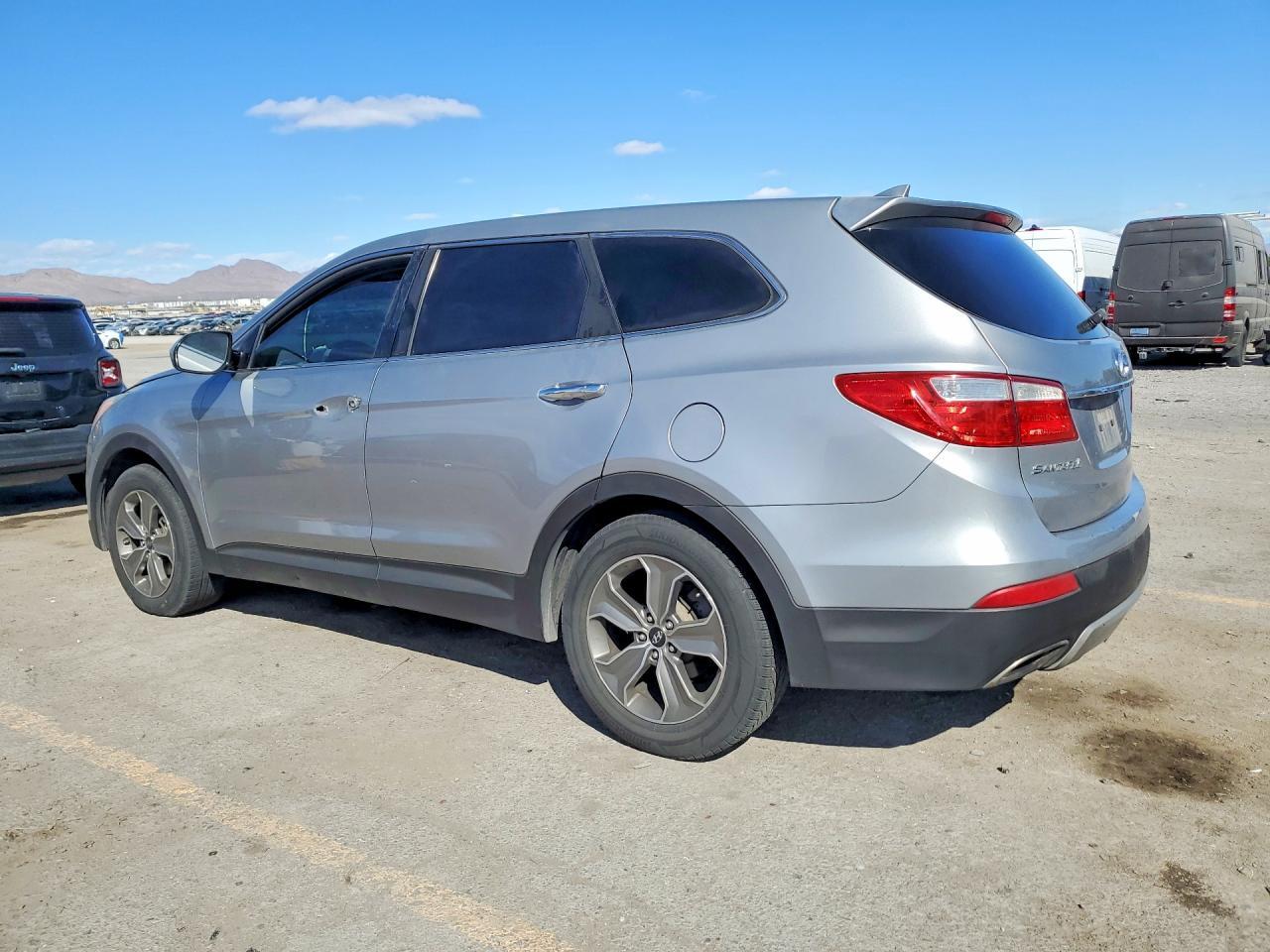 2013 Hyundai Santa Fe Gls - Image 2