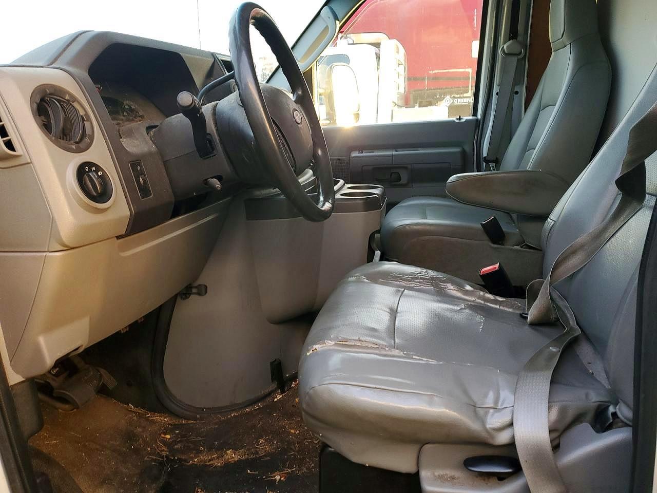 2012 Ford Econoline E450 Super Duty Cutaway Van - Image 7