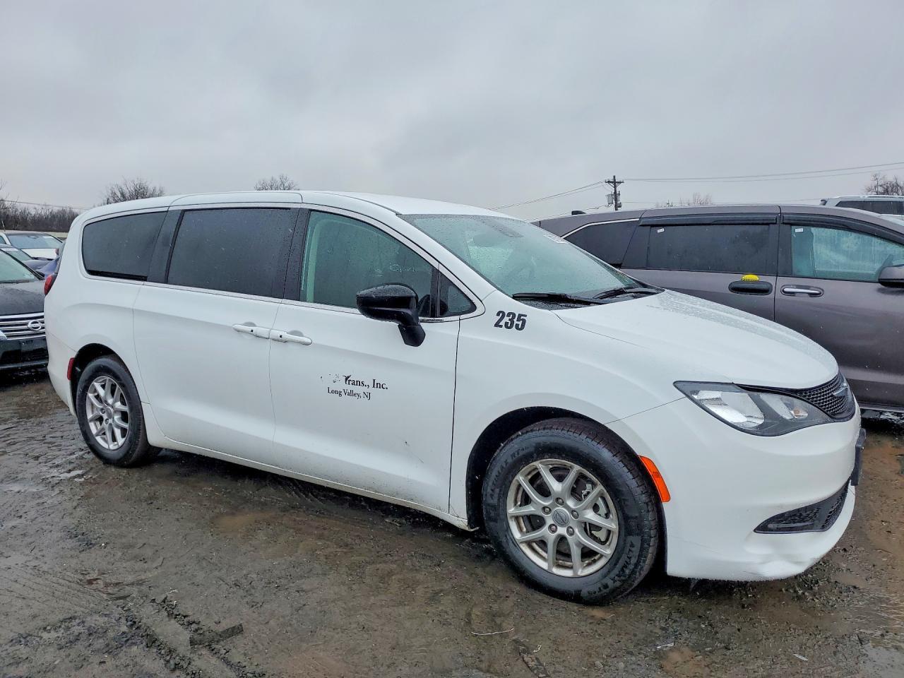 2024 Chrysler Voyager Lx - Фото 4