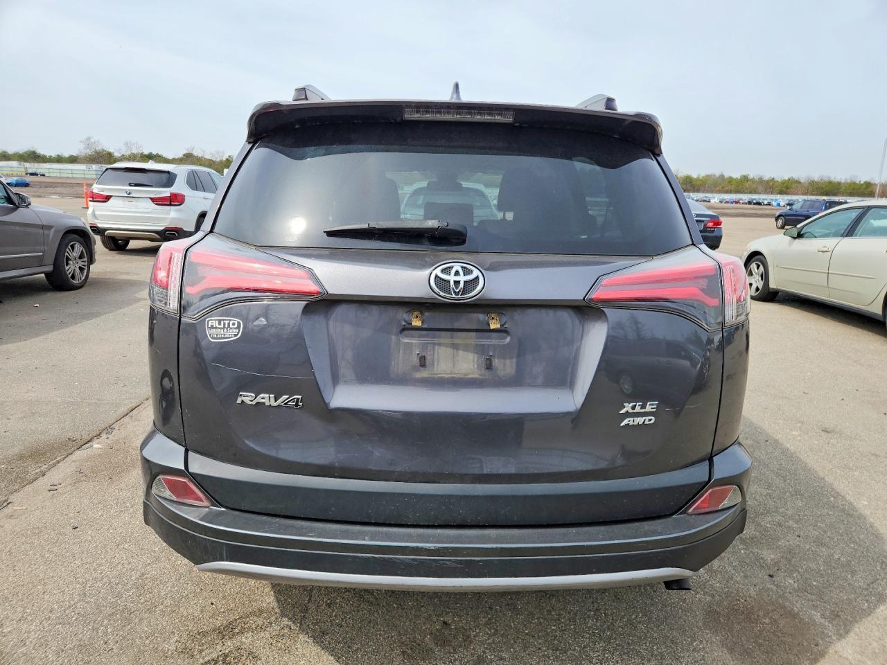 2018 Toyota Rav 4 - Image 6