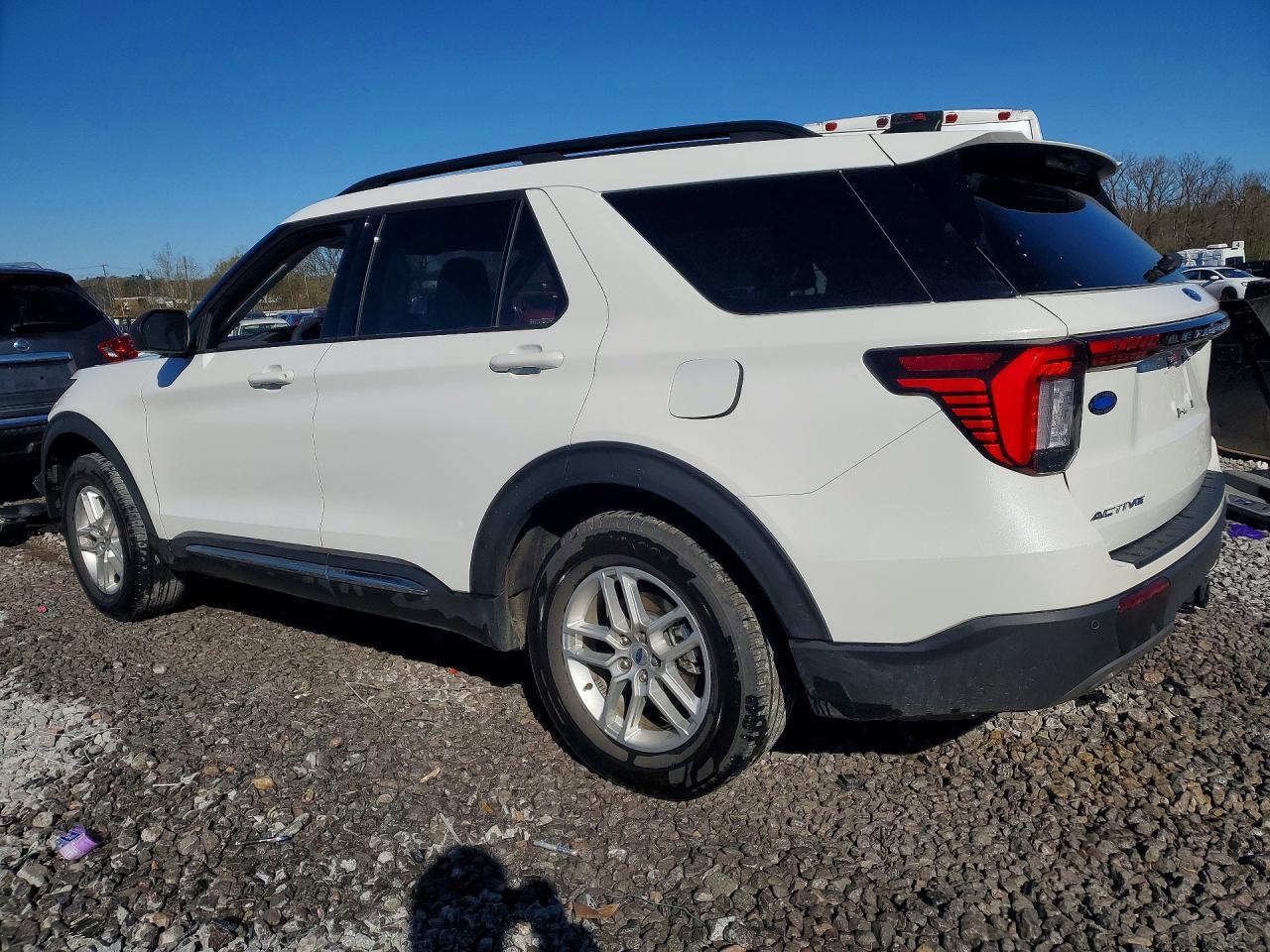 2025 Ford Explorer Active - Фото 2