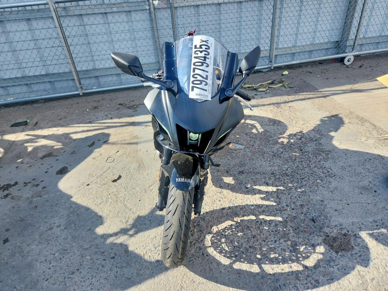 2025 Yamaha Yzfr7 - Фото 2