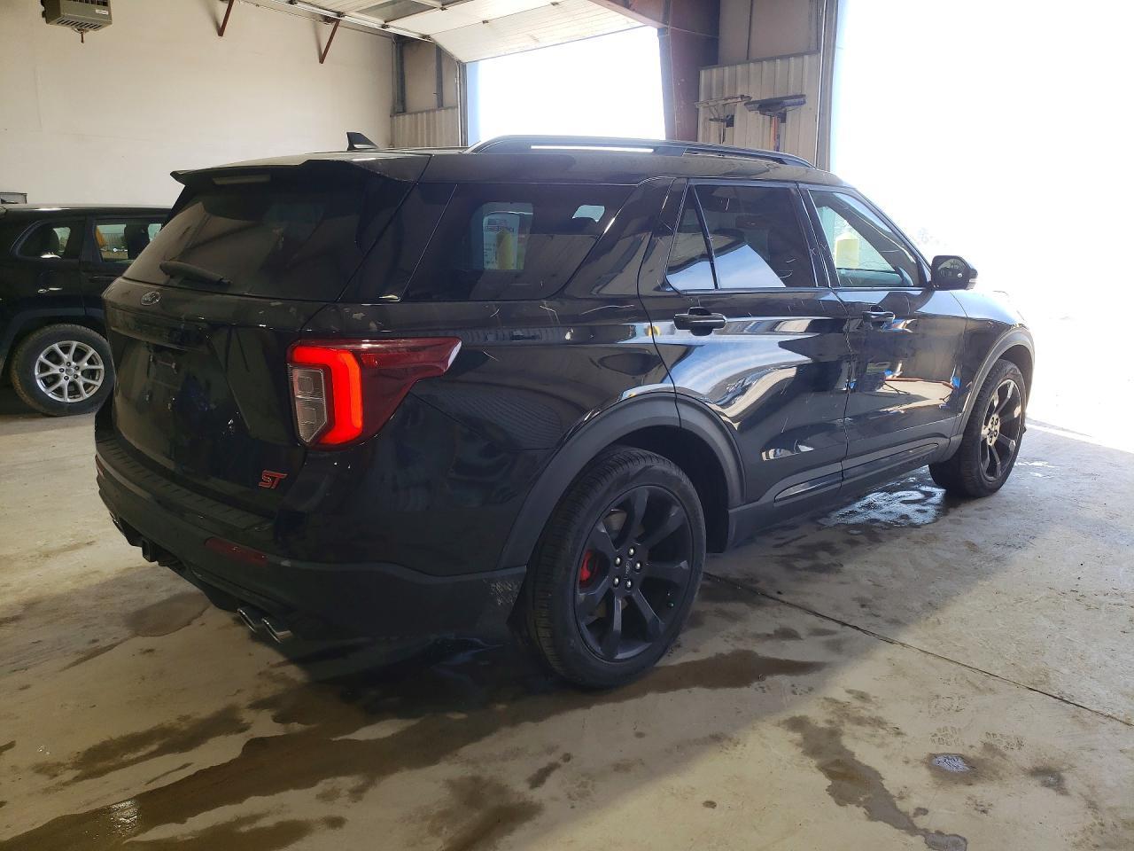 2022 Ford Explorer St - Фото 3