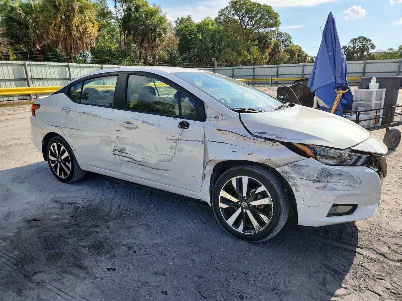 2021 Nissan Versa Sr - Image 4