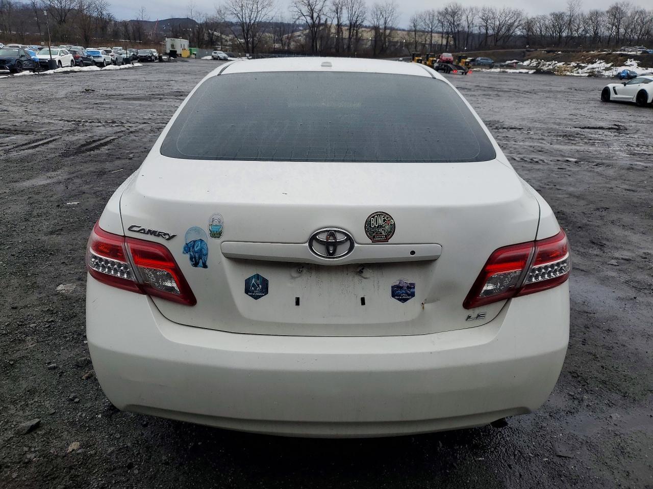 2011 Toyota Camry Le - Фото 6