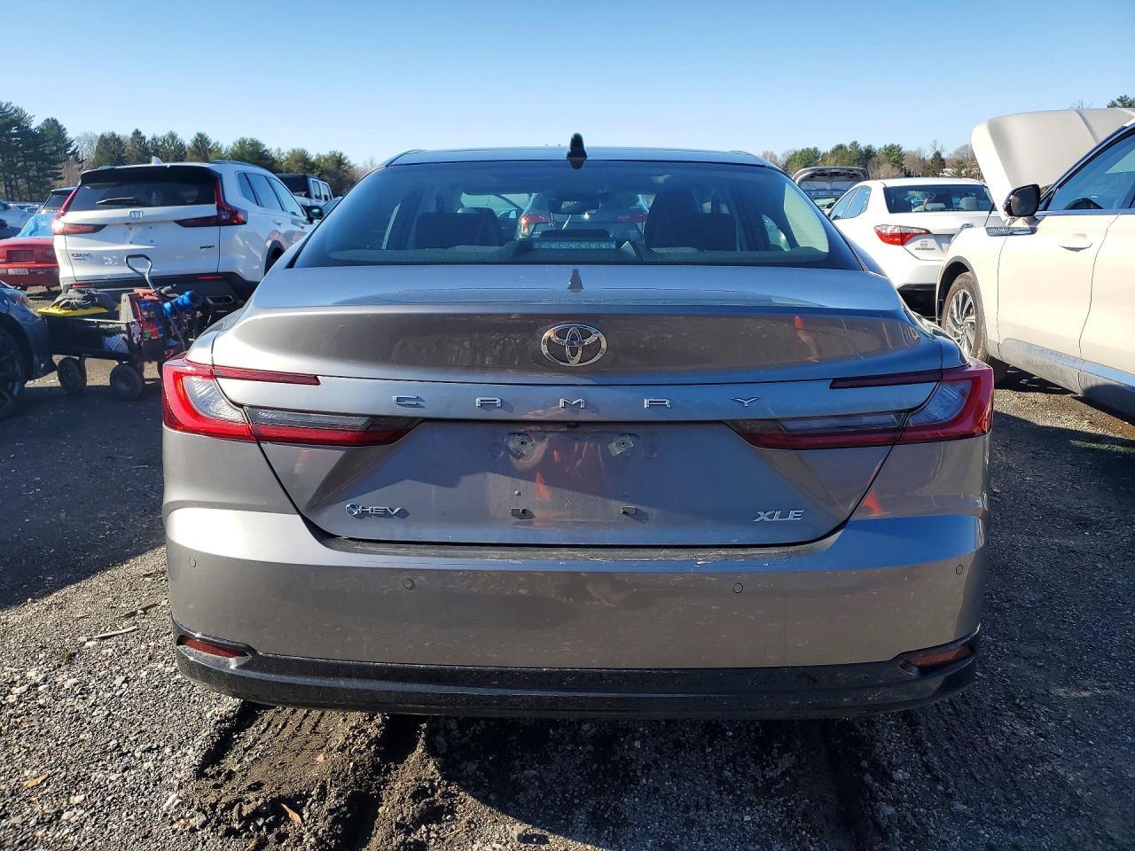 2025 Toyota Camry Xle - Фото 6