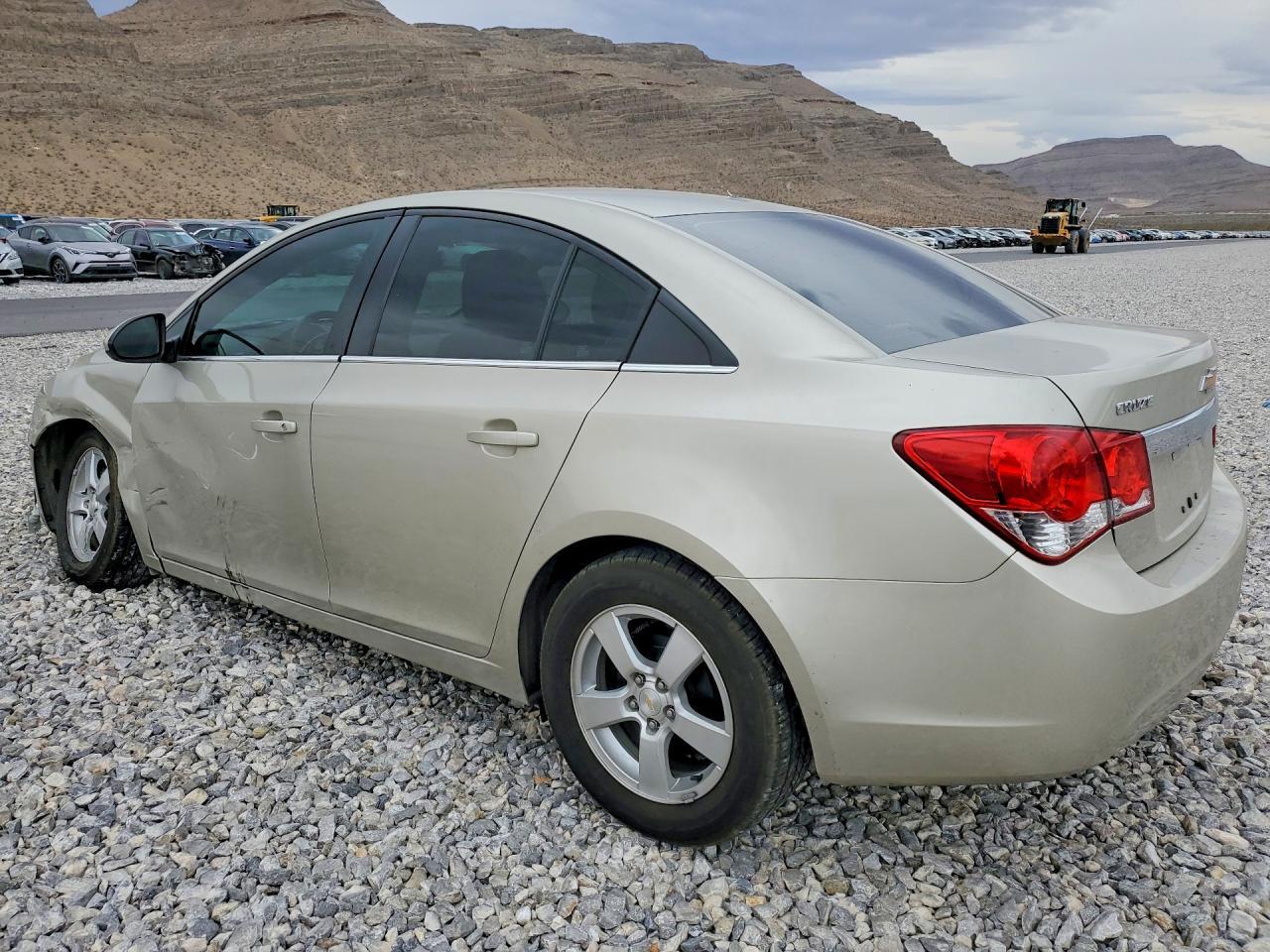 2014 Chevrolet Cruze Lt - Image 2