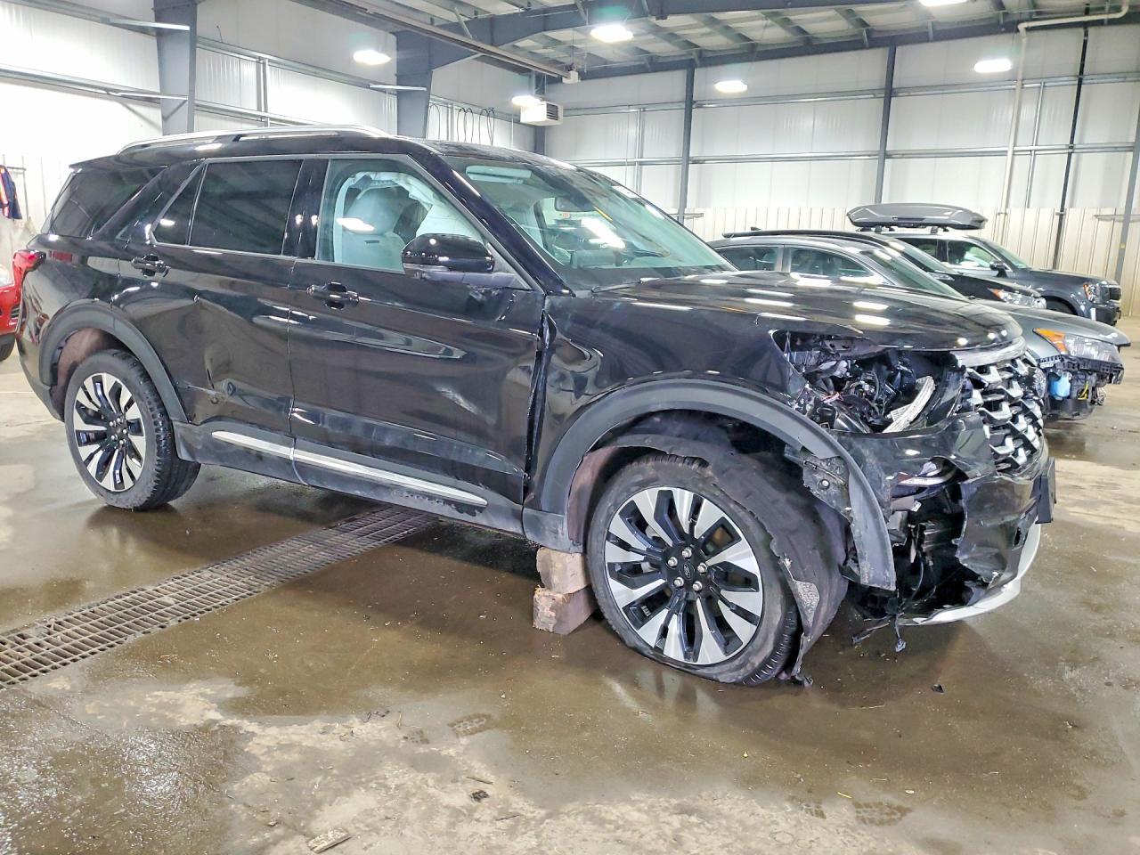 2025 Ford Explorer Platinum - Image 4